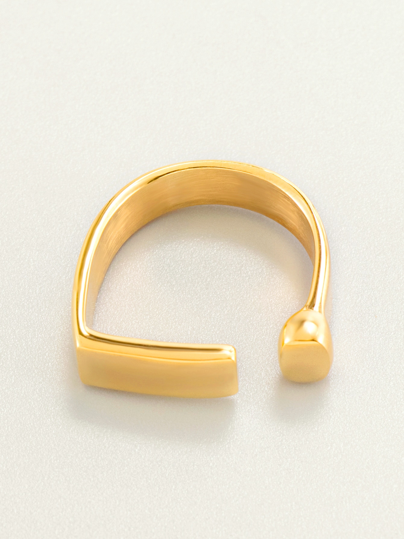 Modekreativt designet rustfrit stål D-formet ring