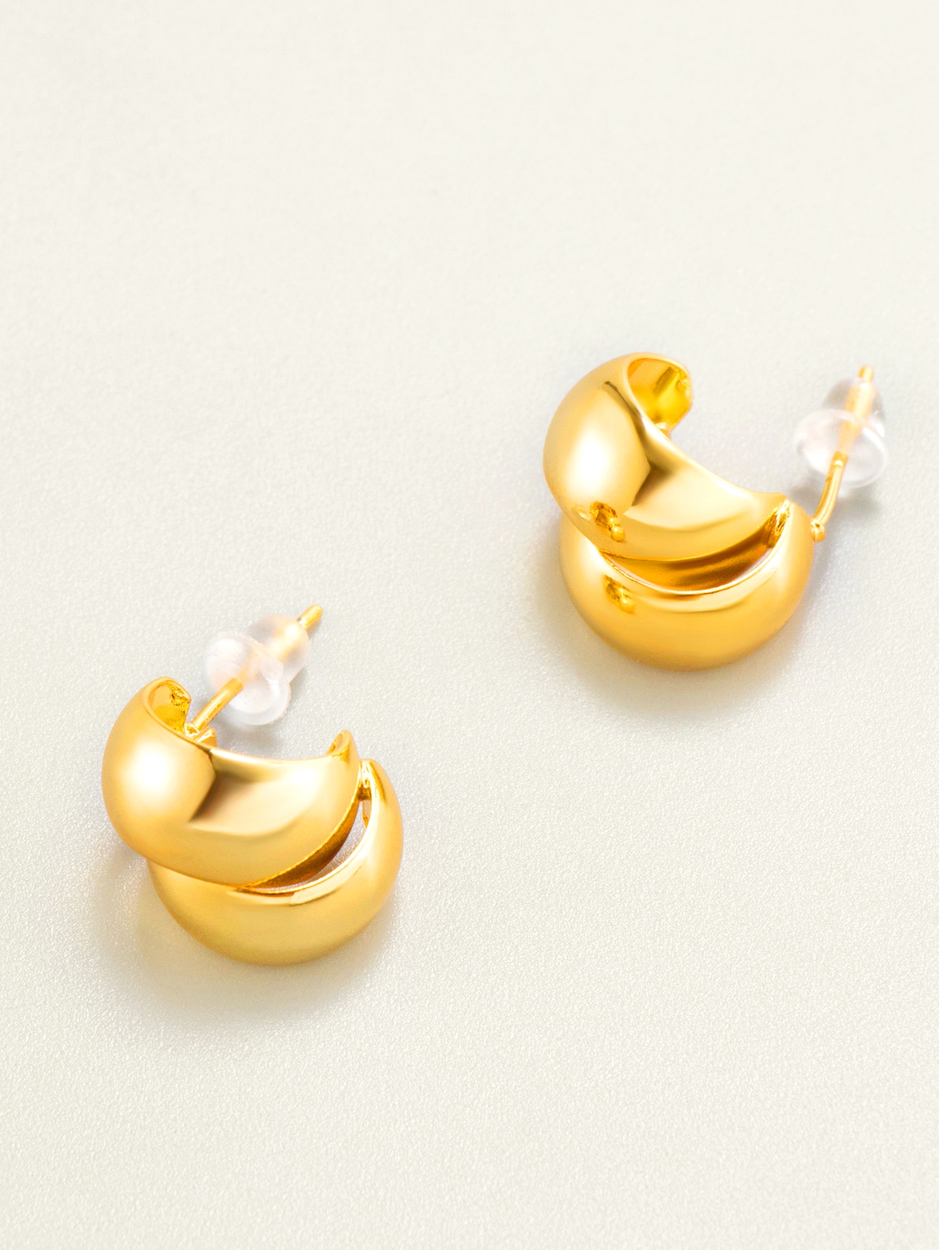 Orecchini a cerchio in ottone in stile retrò dal design elegante e di alta qualità