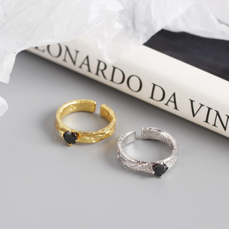 Original S925 sterlingsølvring med uregelmæssigt mønster og zirkon
